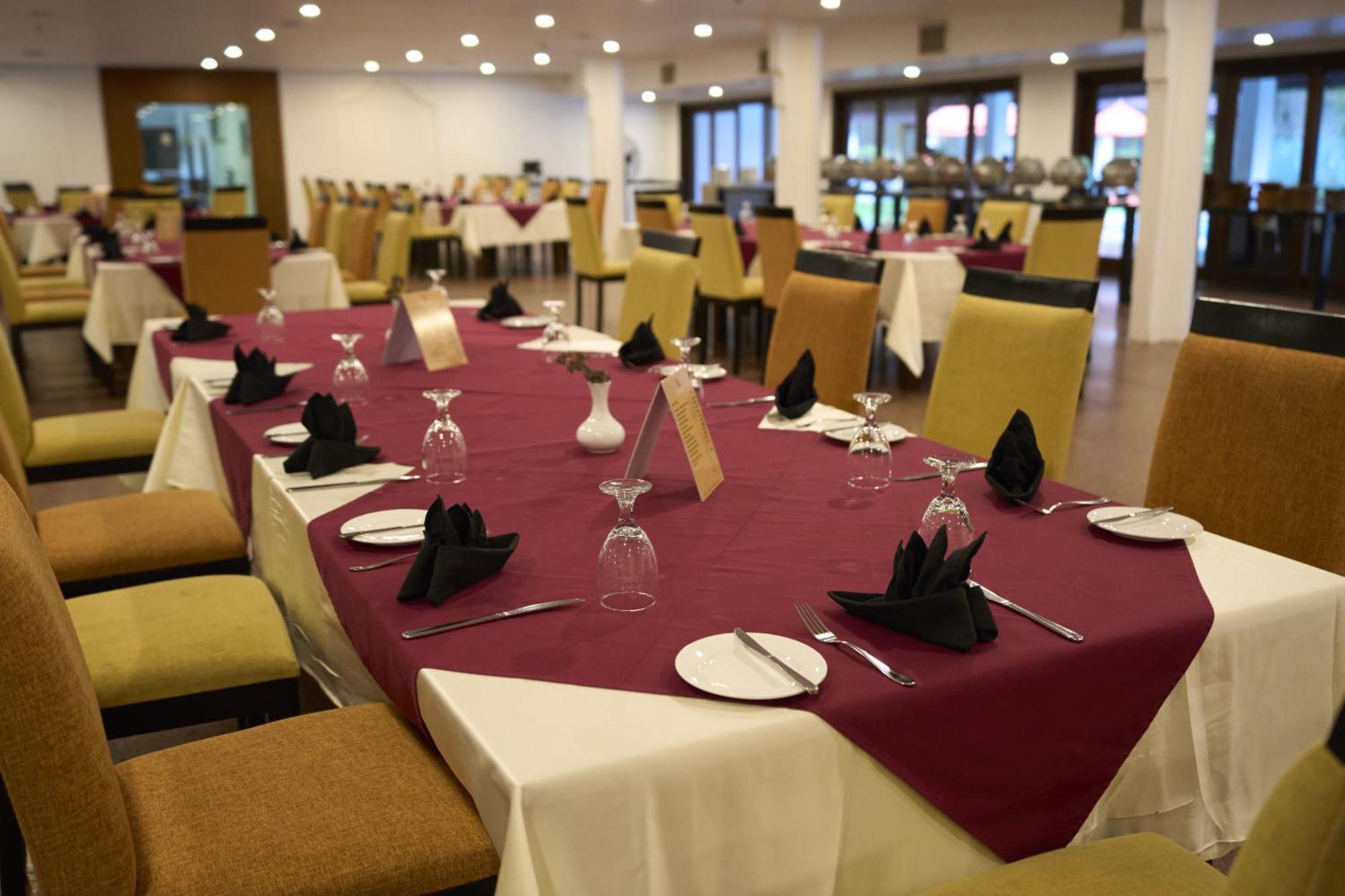 Rajarata Hotel Anurâdhapura Extérieur photo