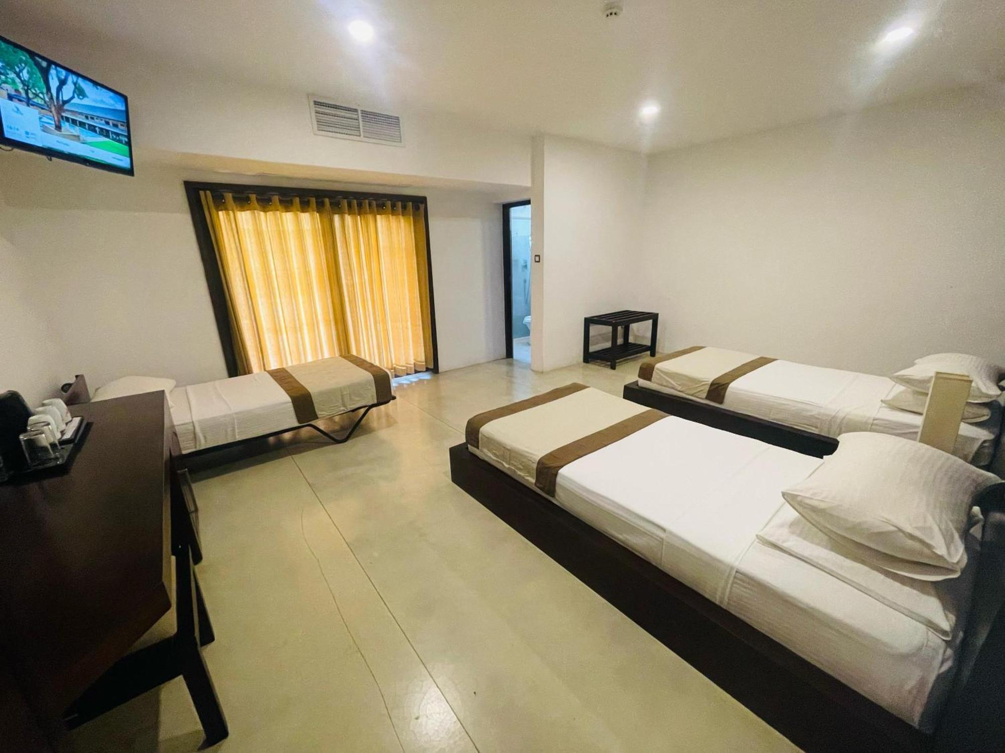 Rajarata Hotel Anurâdhapura Extérieur photo